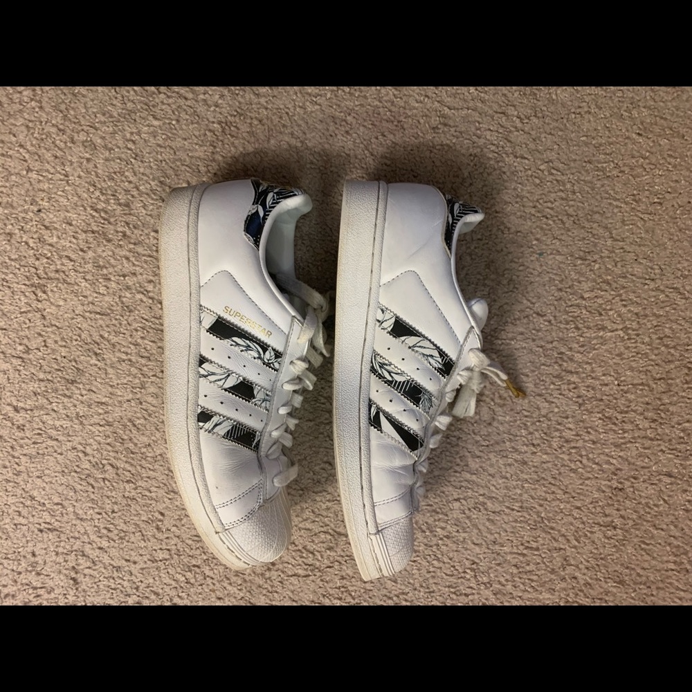 Size 9 superstars